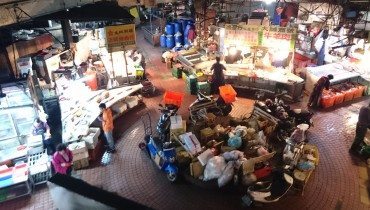 甦醒在城市甦醒之前─台中建國市場的徹夜觀察