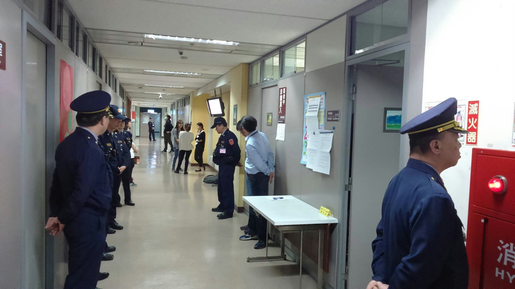 第二次審議會場外，站滿駐衛警（照片提供_搶救北北三）