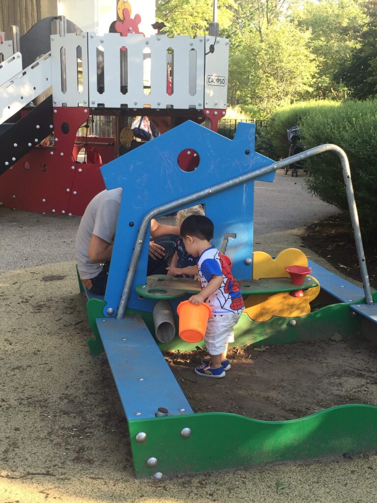 小小孩最愛的沙坑