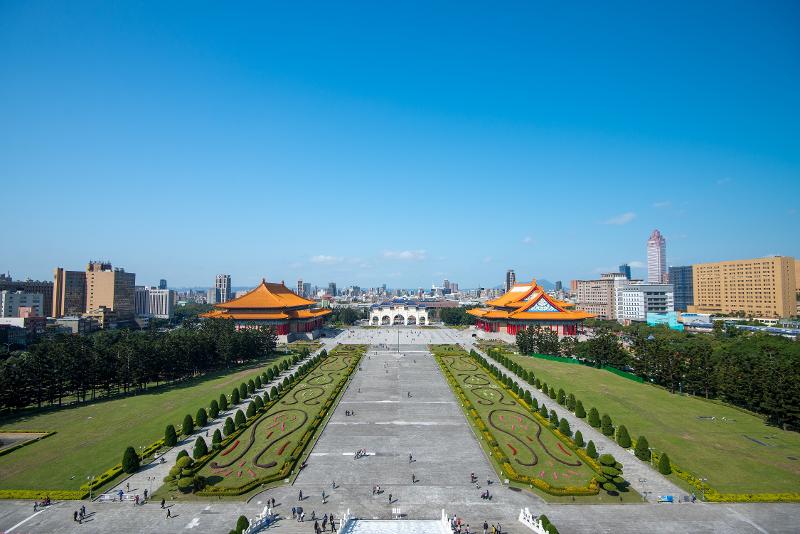 從紀念園區到市民廣場：中正紀念堂園區的轉型想像