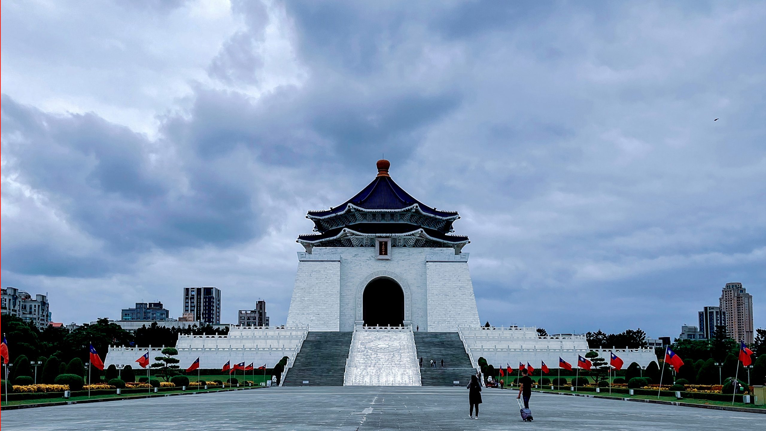 當威權遺緒轉向資本霸權？在轉型正義過程思考中正紀念堂天際線的當代都市意義